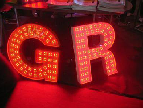 钦州LED发光字常见的安装误区。