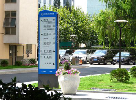 钦州传统的学校标识系统有什么问题？